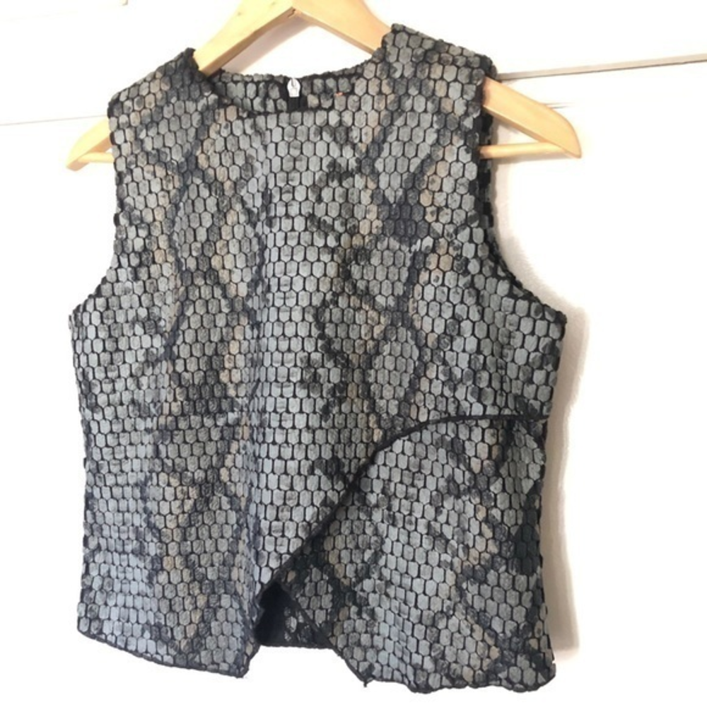 Maple & Cliff Snake‎ skin like pattern textured zippered blouse small